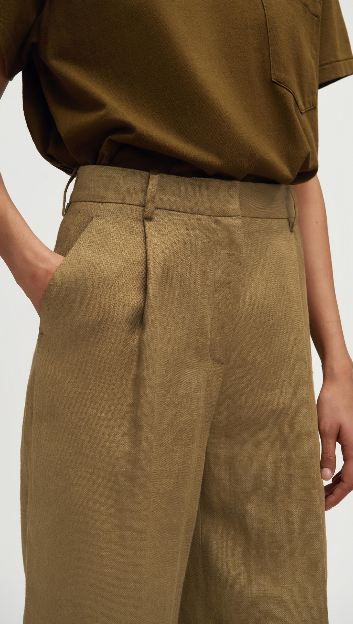 Single Pleat Trouser in Basket Weave Linen | Fern