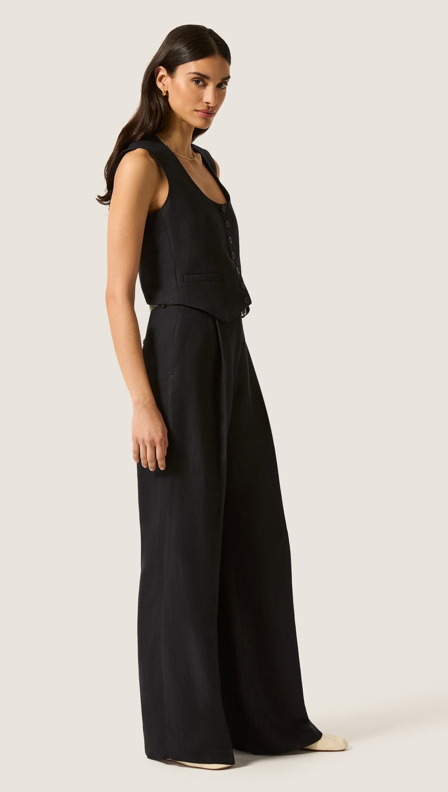 Scoop Neck Waistcoat in Viscose Linen | Black