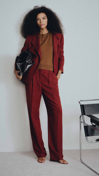 Pleated Tapered Trouser in Viscose Linen | Maroon