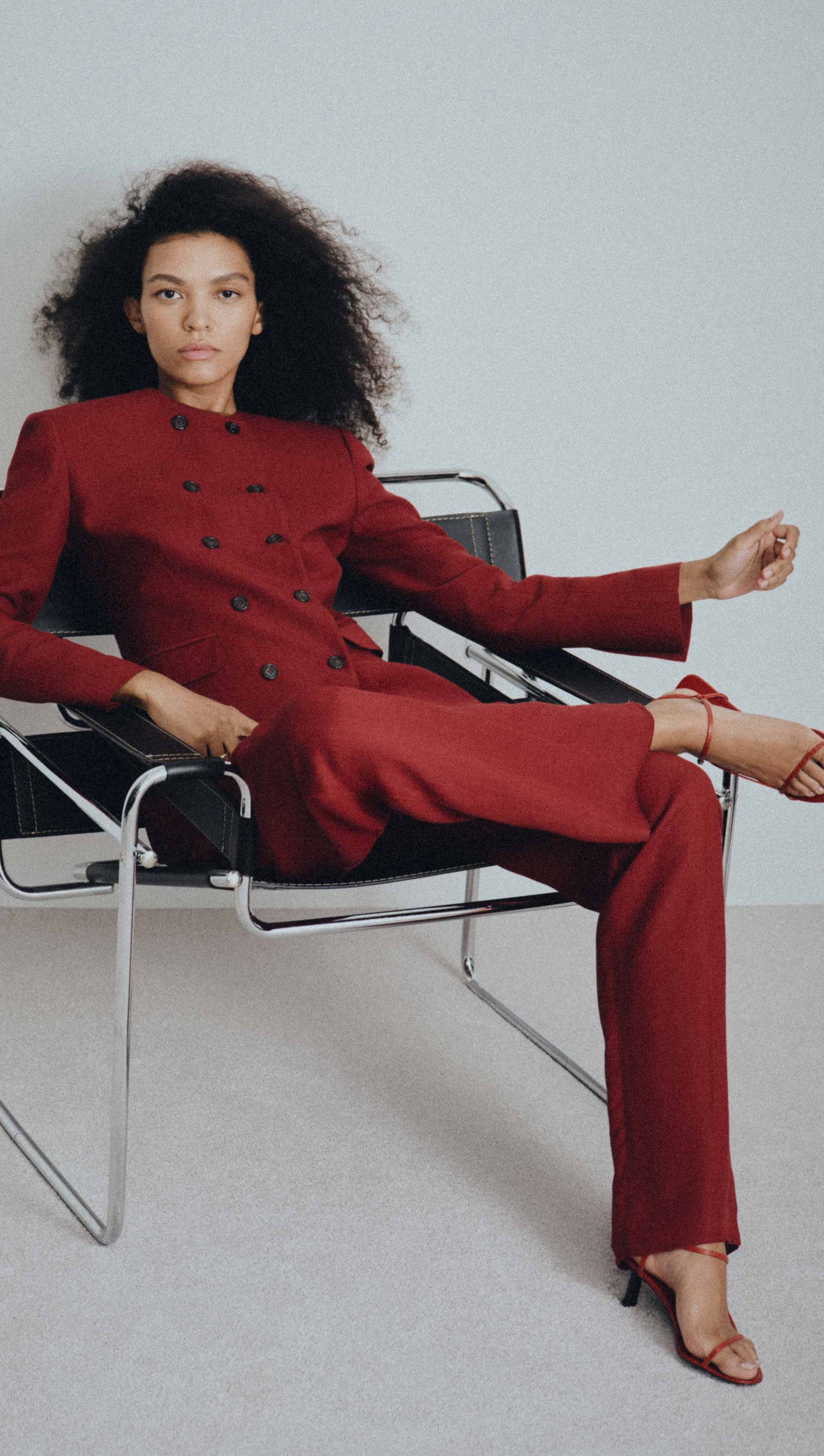 Pleated Tapered Trouser in Viscose Linen | Maroon