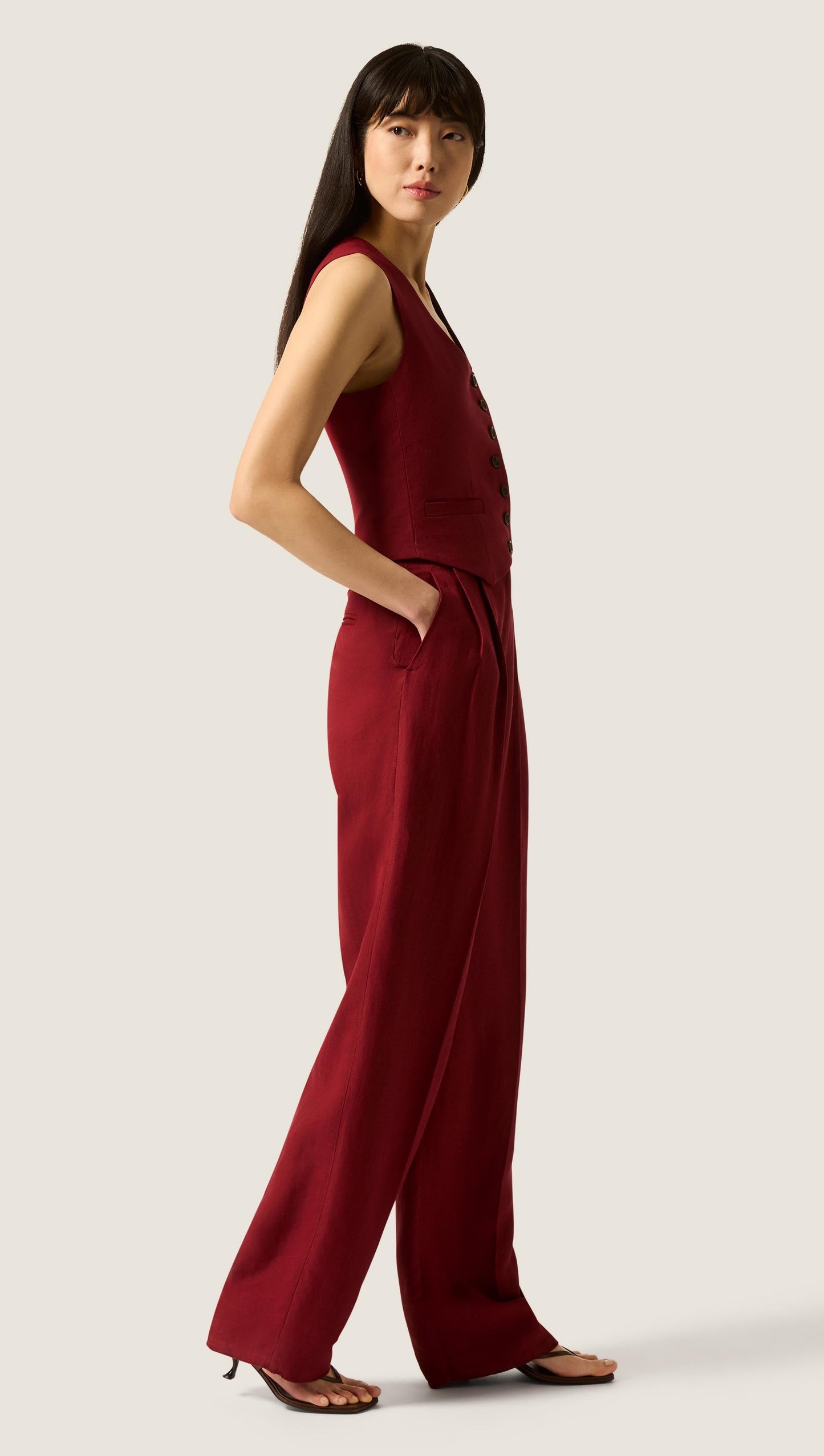 Scoop Neck Waistcoat in Viscose Linen | Maroon